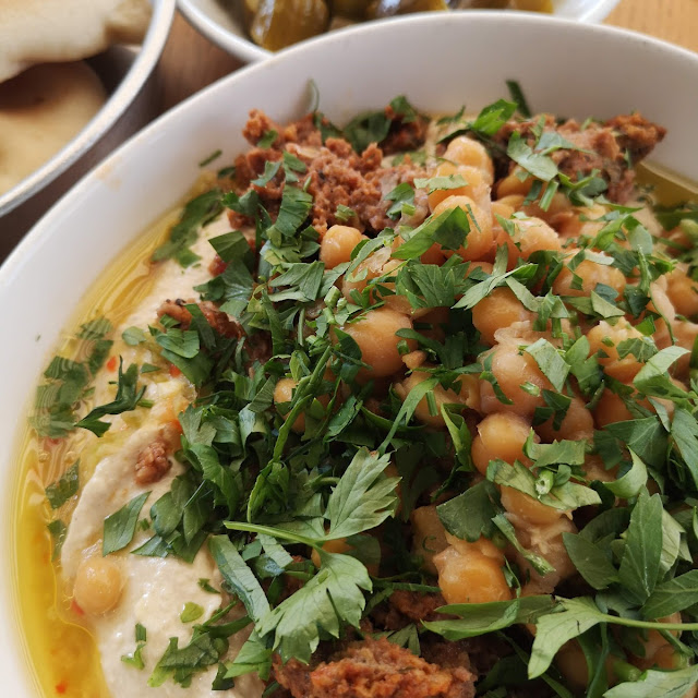 חומוס בשר Hummus with Beef