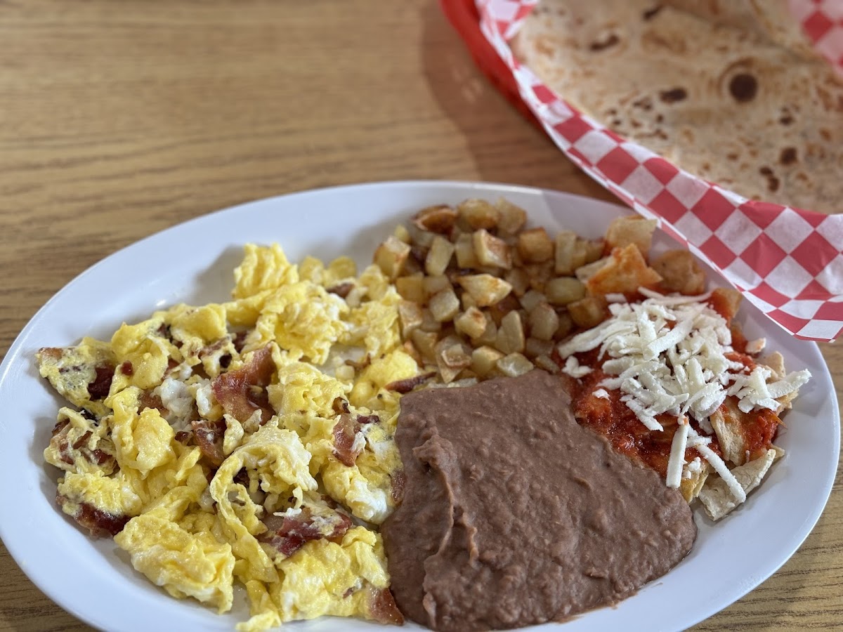 802 Restaurant - Photo 4