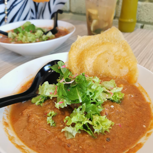 Asam Laksa with Prawn Crackers
