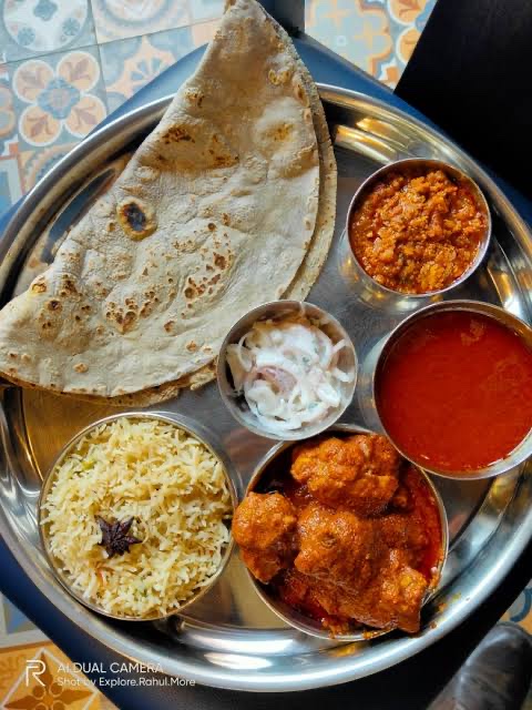 Surve's Veg non veg Restaurant - Photo 9