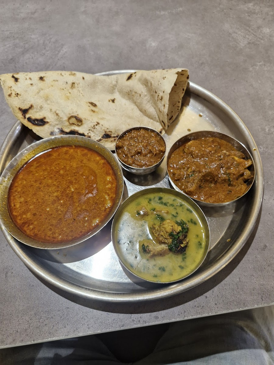 Surve's Veg non veg Restaurant - Photo 3