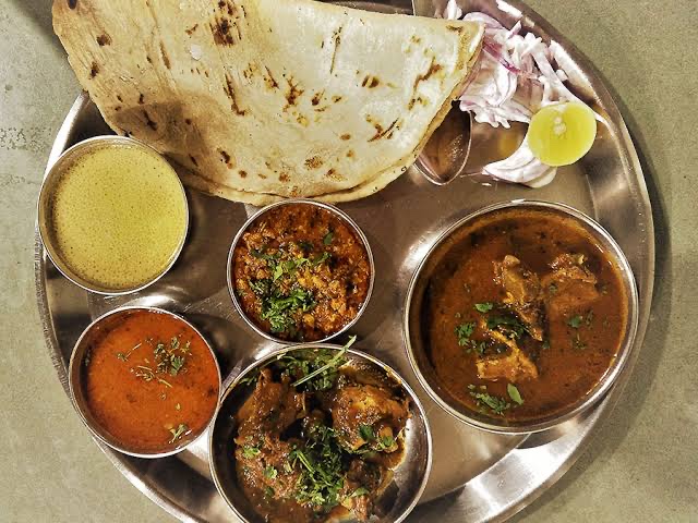 Surve's Veg non veg Restaurant - Photo 4