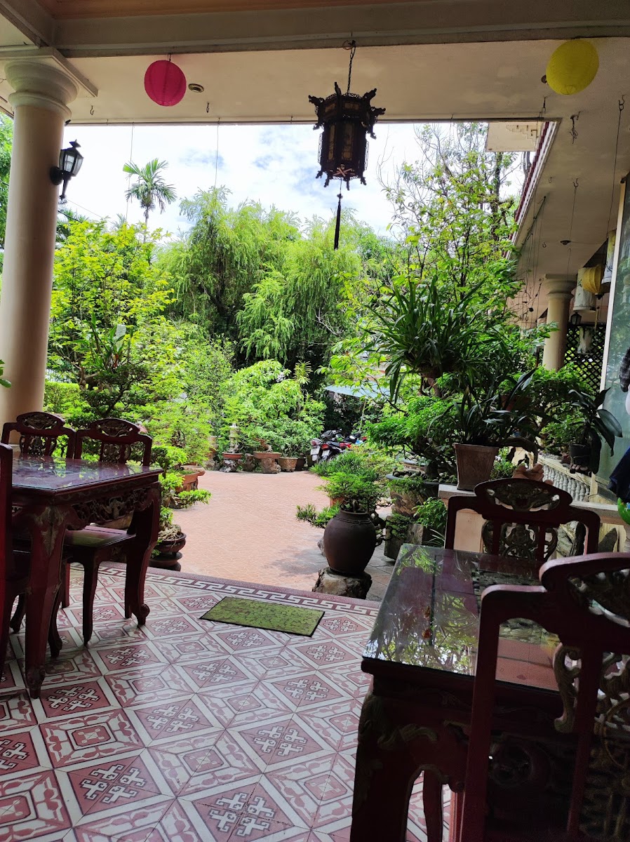 Tinh Gia Vien Restaurant