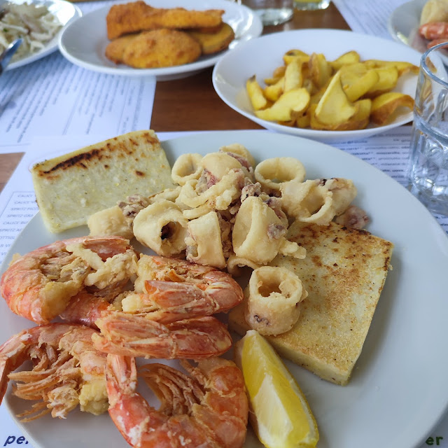 Calamari Fritti Patatine E Verdure Impanate