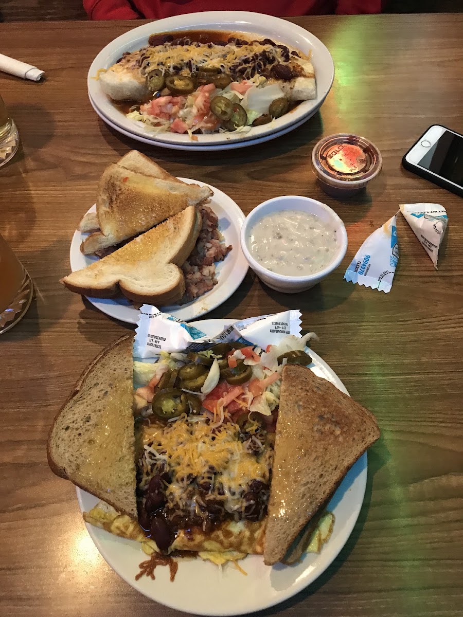 Auburn's Town Tavern - Photo 6