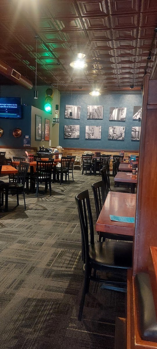 Auburn's Town Tavern - Photo 7