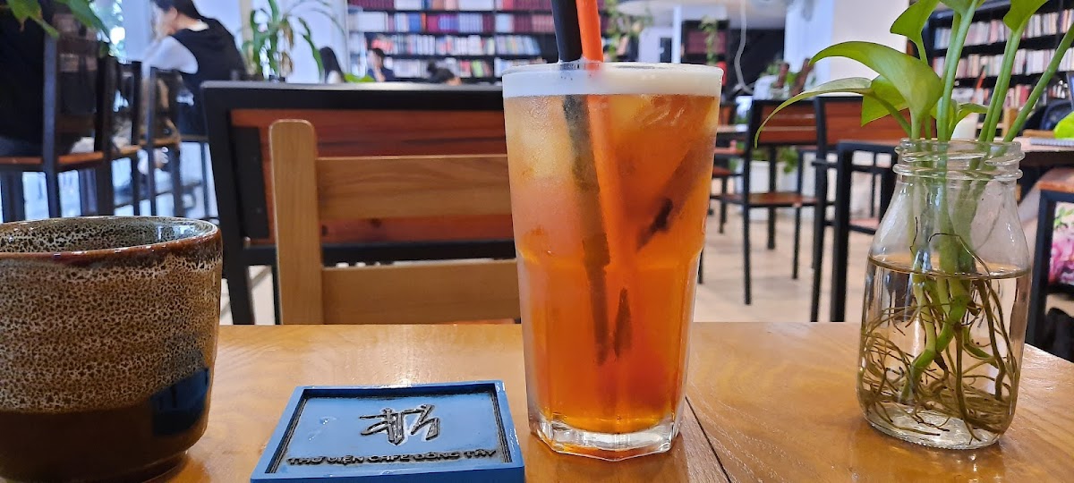 East West Books Library Café - Photo 9