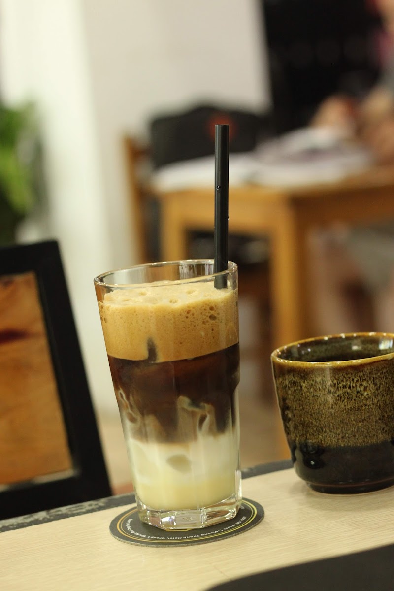 East West Books Library Café - Photo 4