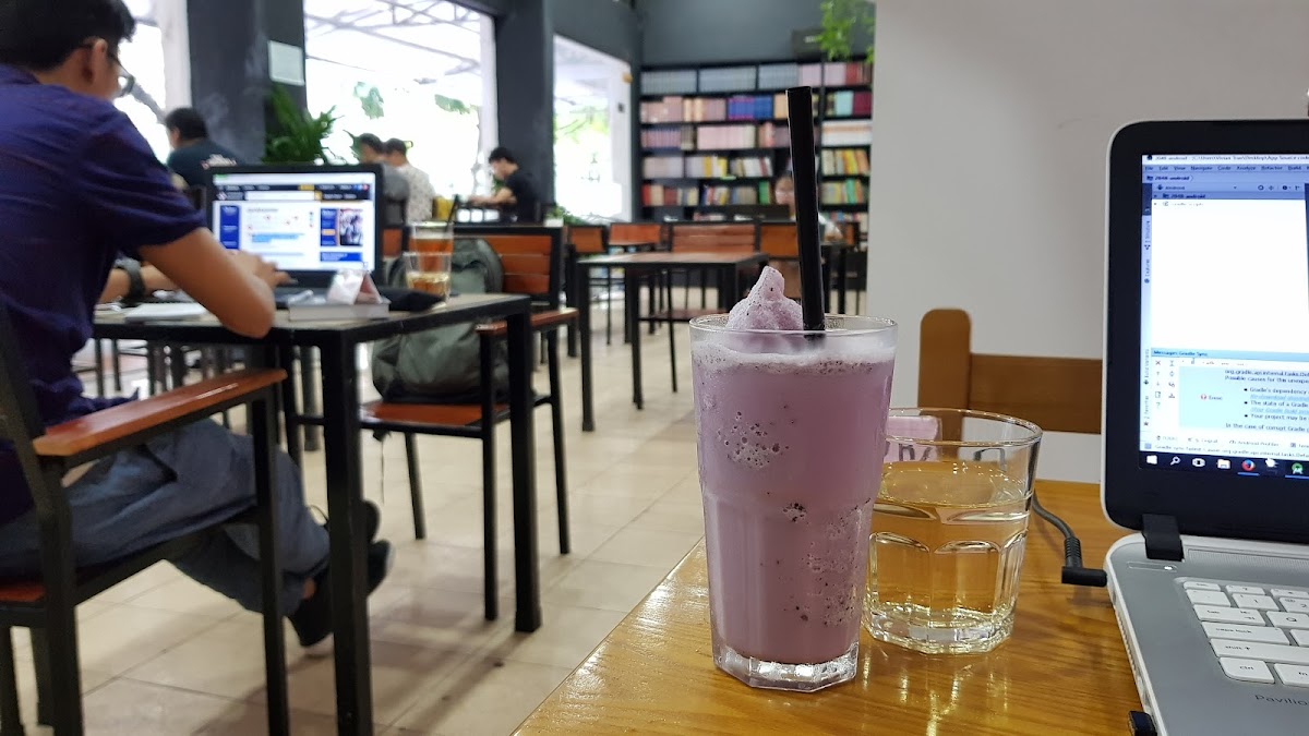 East West Books Library Café - Photo 5