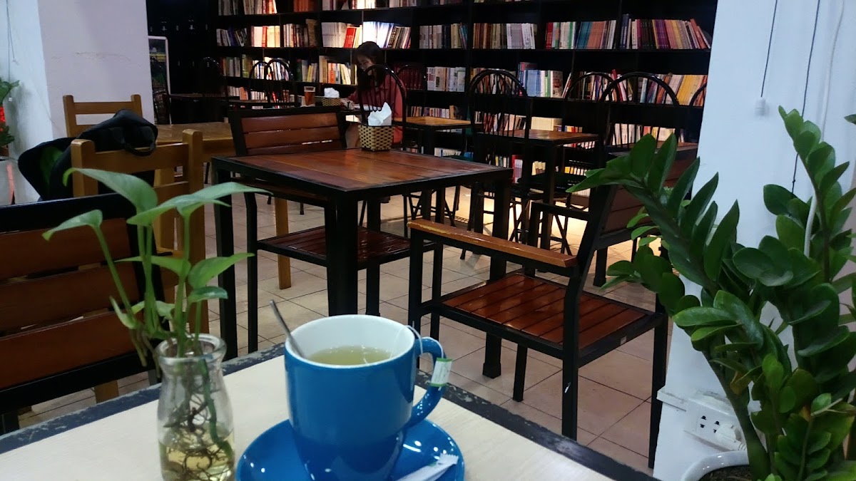 East West Books Library Café - Photo 8