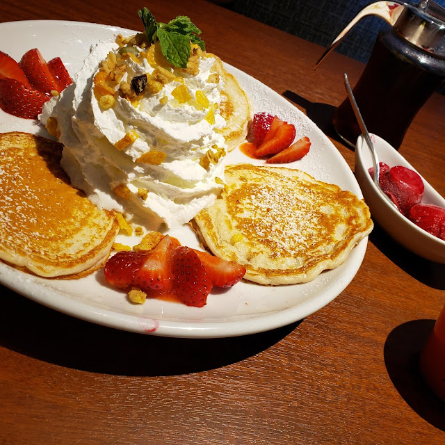 パンケーキ ストロベリーホイップ