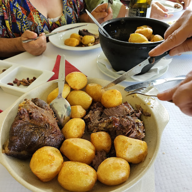Vitela Assada No Forno A Lenha