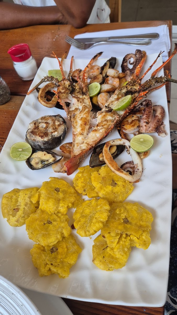 Restaurante Brisas Del Caribe - Photo 6