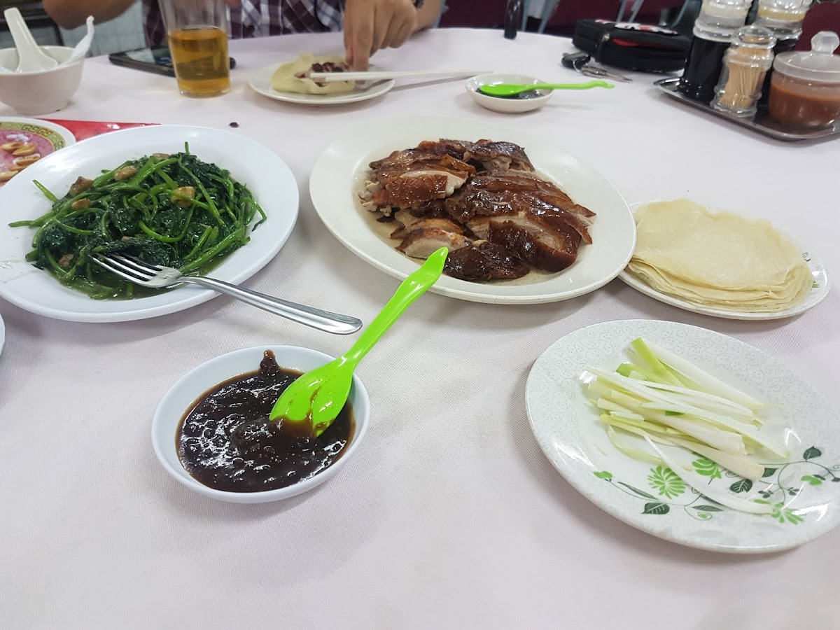 King Hu Restaurant 京滬飯店 - Photo 2
