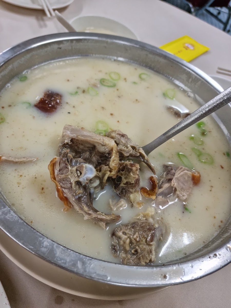 King Hu Restaurant 京滬飯店 - Photo 6