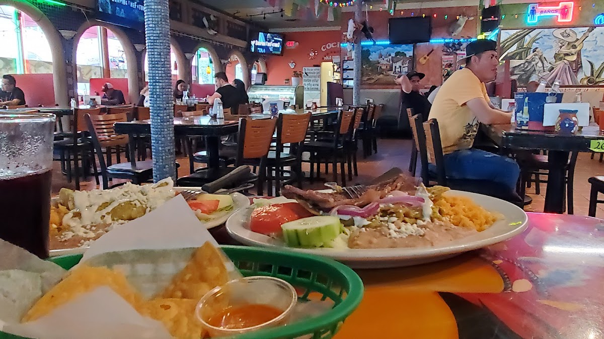 El Mariachi Restaurant - Photo 2