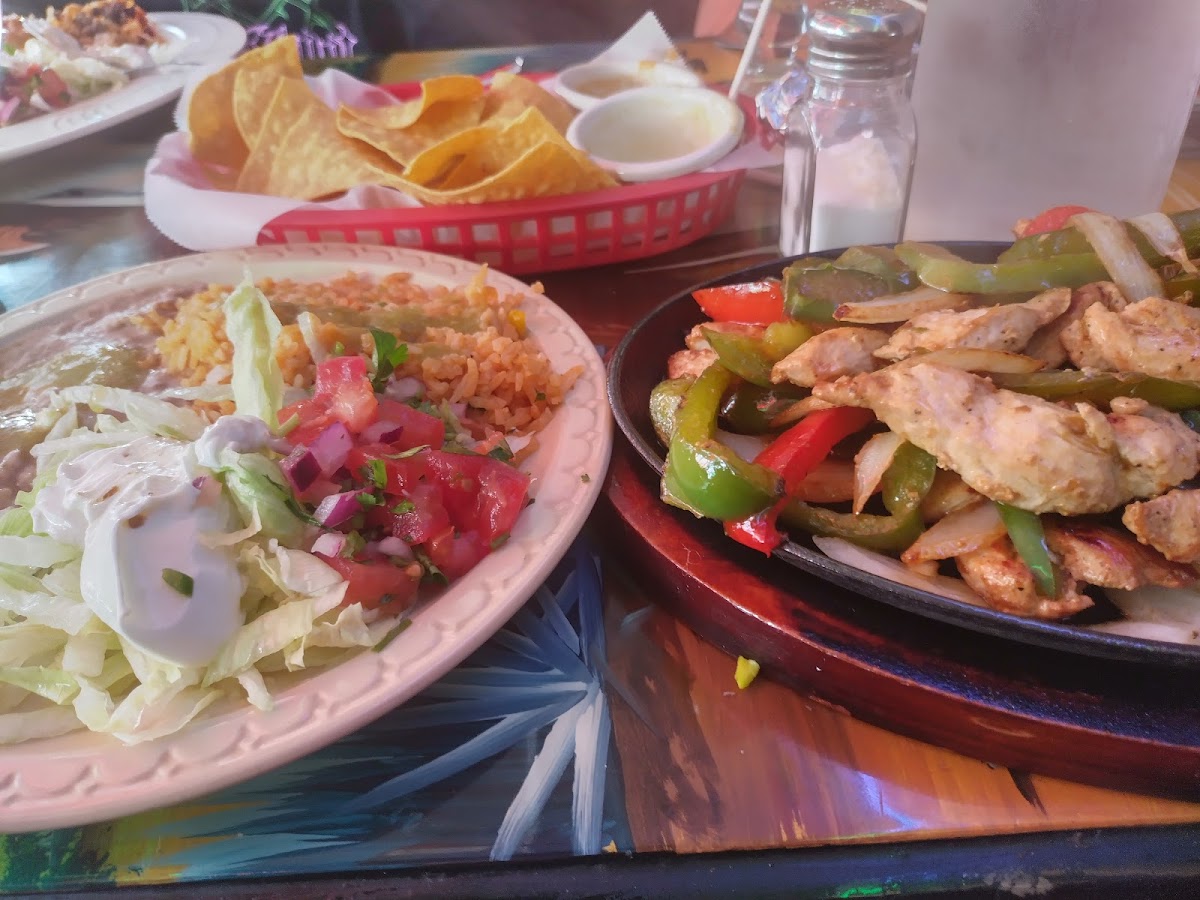 El Mariachi Restaurant - Photo 7