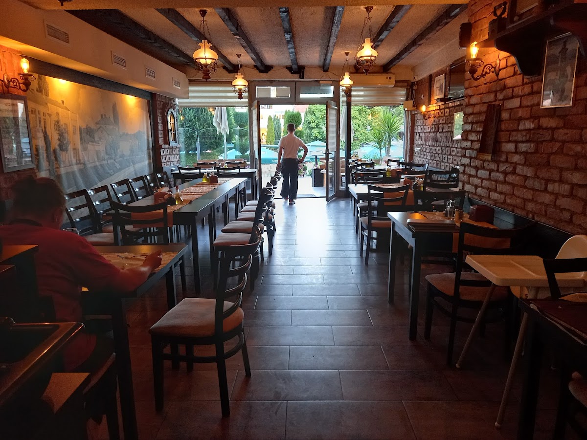 ANTIKA Restaurant - Photo 6