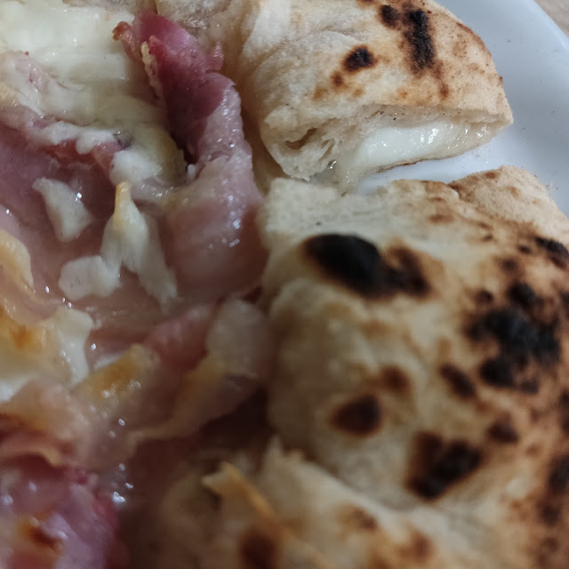 Pizza Carbonara Con Bordes Rellenos de Parmesano