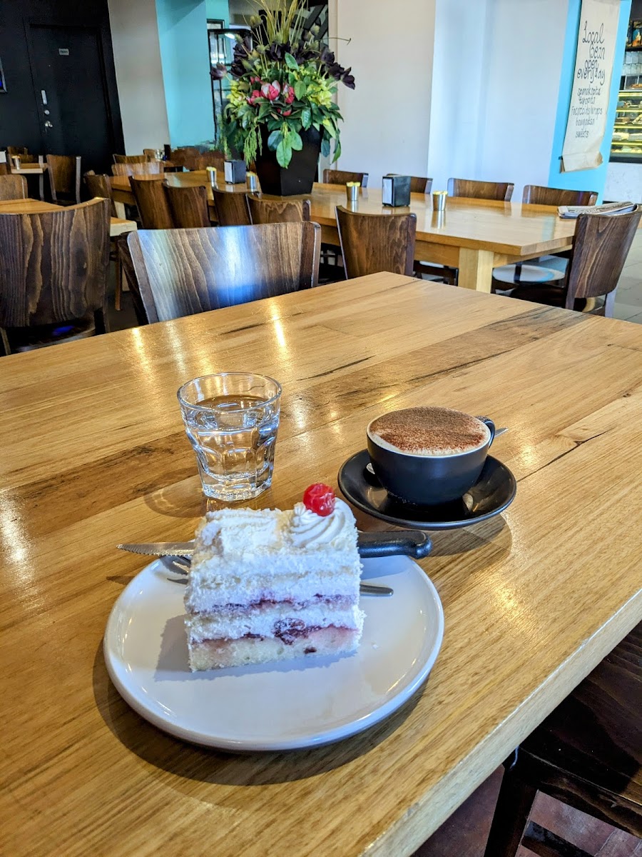 Local Bean Cafe & Patisserie - Photo 6