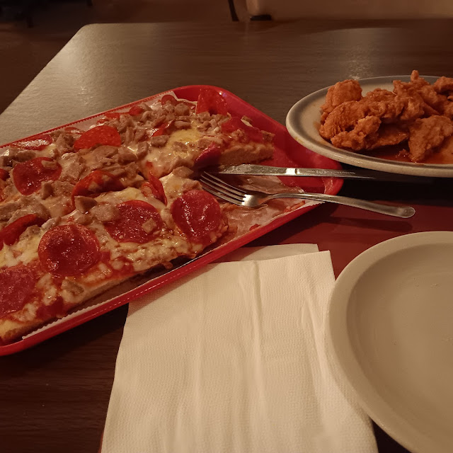 Hot Wings with a Small Pizza and Soda