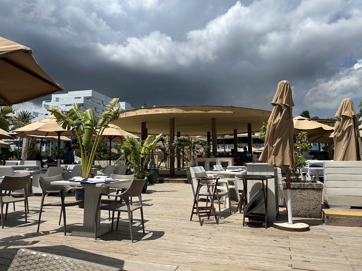 Neptuno's Club Restaurant - Photo 3