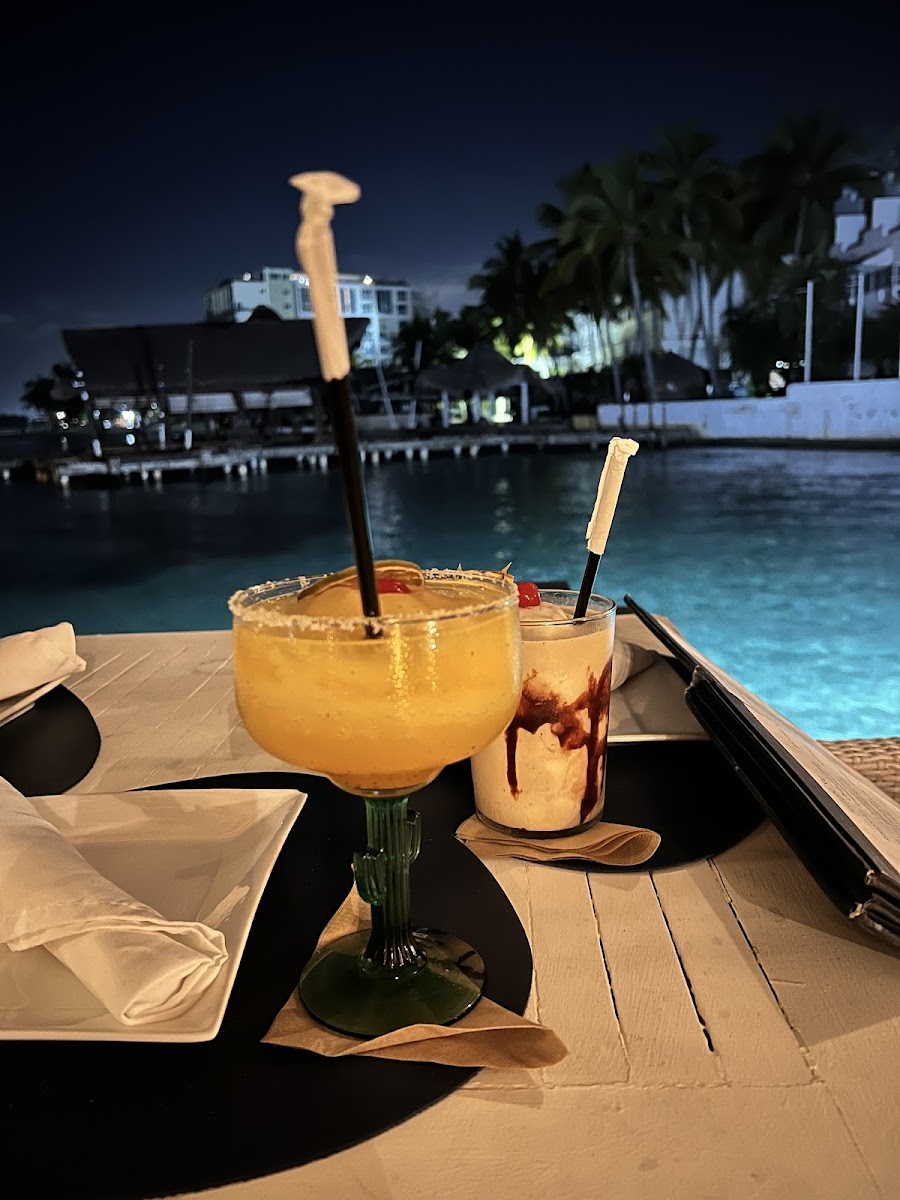 Neptuno's Club Restaurant - Photo 6
