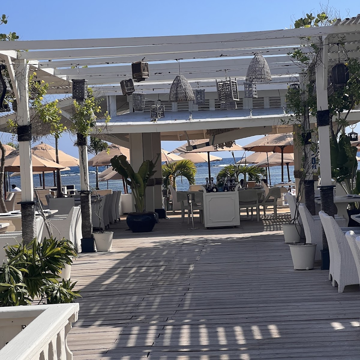 Neptuno's Club Restaurant - Photo 8