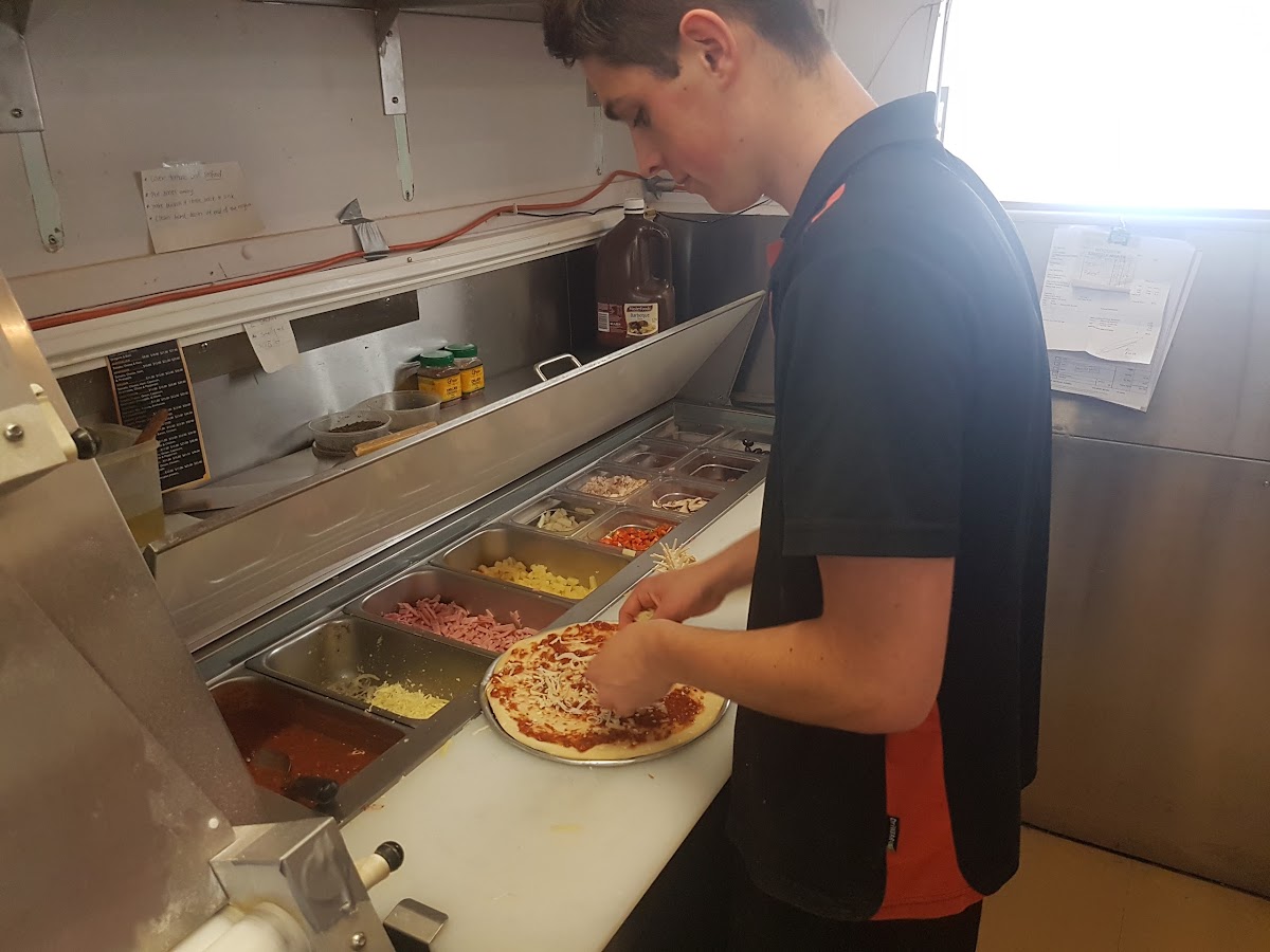 Woodside Takeaway and Pizza - Photo 5