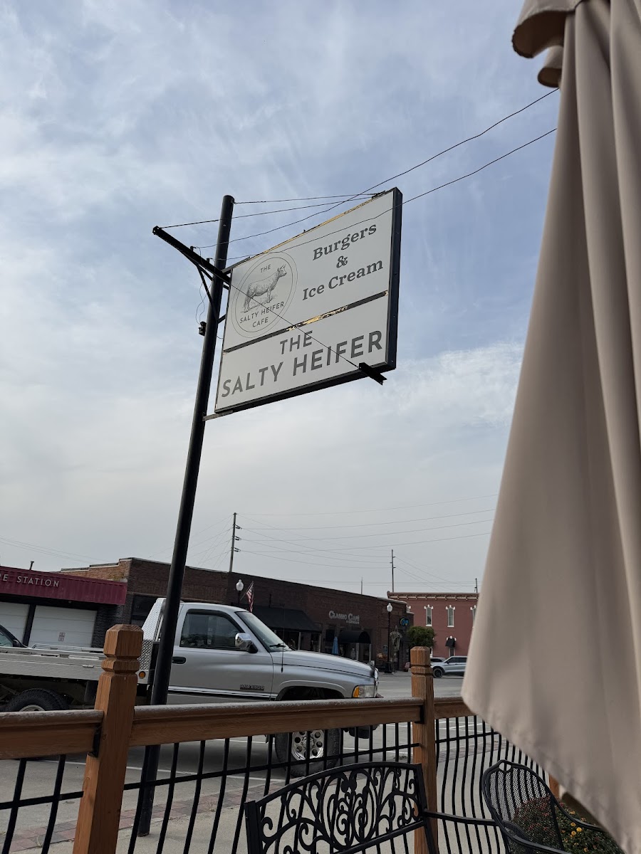 The Salty Heifer Cafe - Photo 9