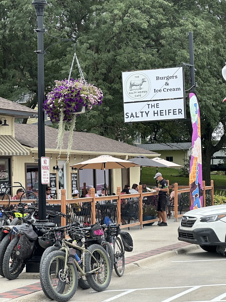 The Salty Heifer Cafe - Photo 2
