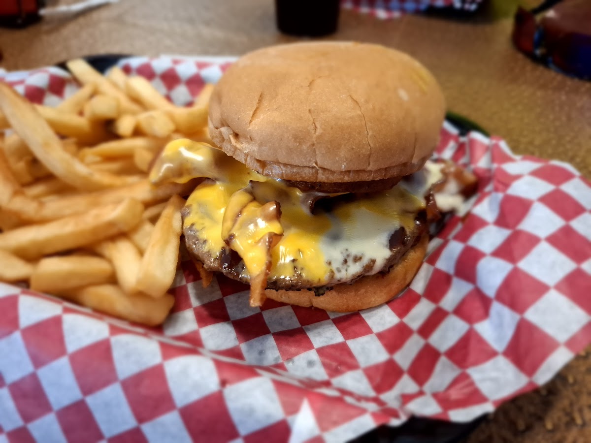 The Salty Heifer Cafe - Photo 4