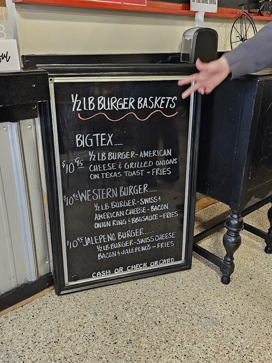 The Salty Heifer Cafe - Photo 6
