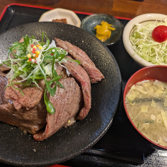 高千穂牛炙り丼定食 大盛