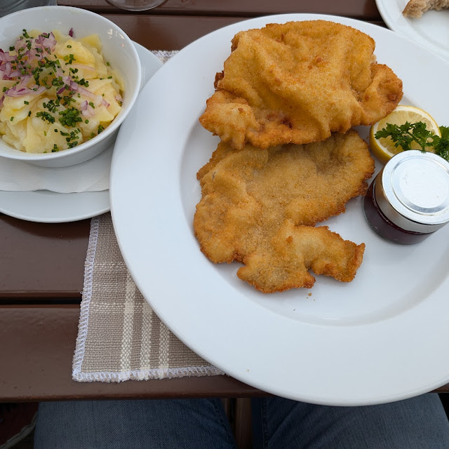 Wiener Schnitzel Vom Kalb Mit Pommes