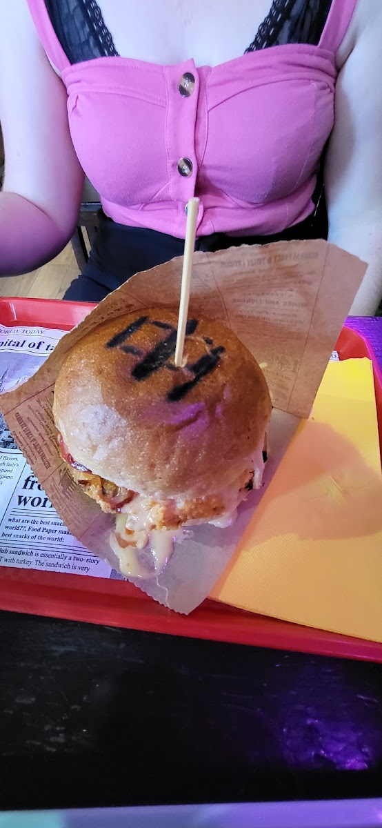 Burger Bar Almost Famous - Photo 5