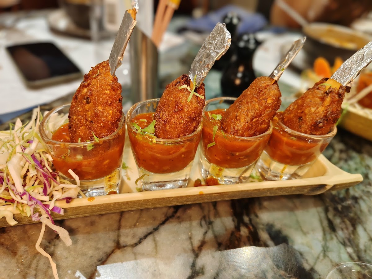 La Crest Restaurant & Banquet - Photo 3