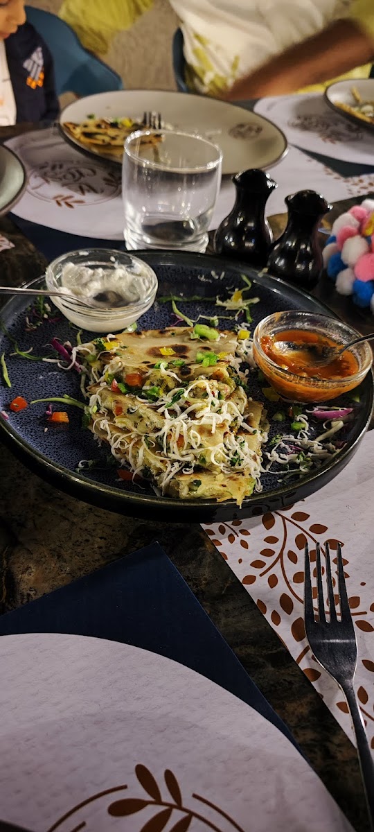 La Crest Restaurant & Banquet - Photo 8