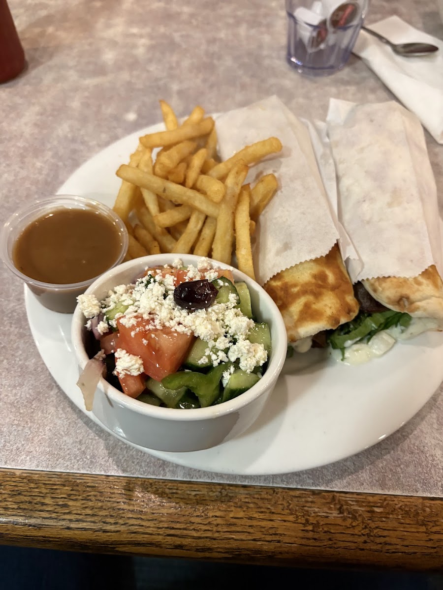 Nick's Family Restaurant - Photo 7