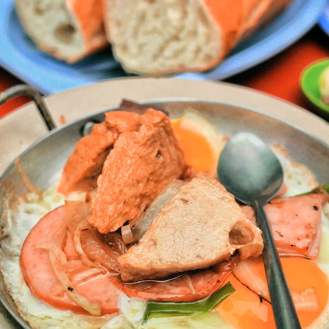 Banh Mi Op La