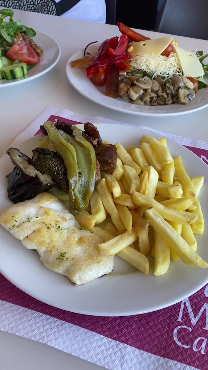 Montserrat Buffet - Photo 1