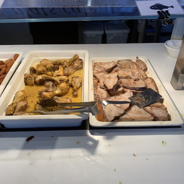 Bufet de Carnes Muslitos de Pollo Y Costillas de Cerdo