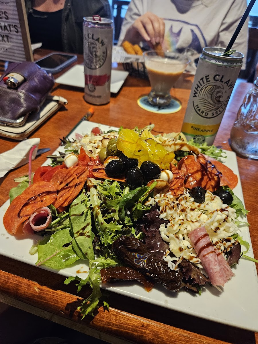 Ugly Duckling Restaurant & Bar - Photo 8