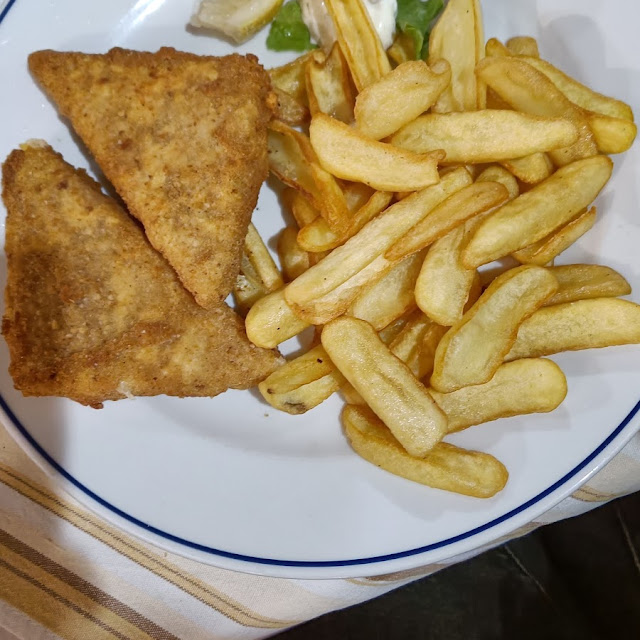 Panierter Käse Mit Pommes