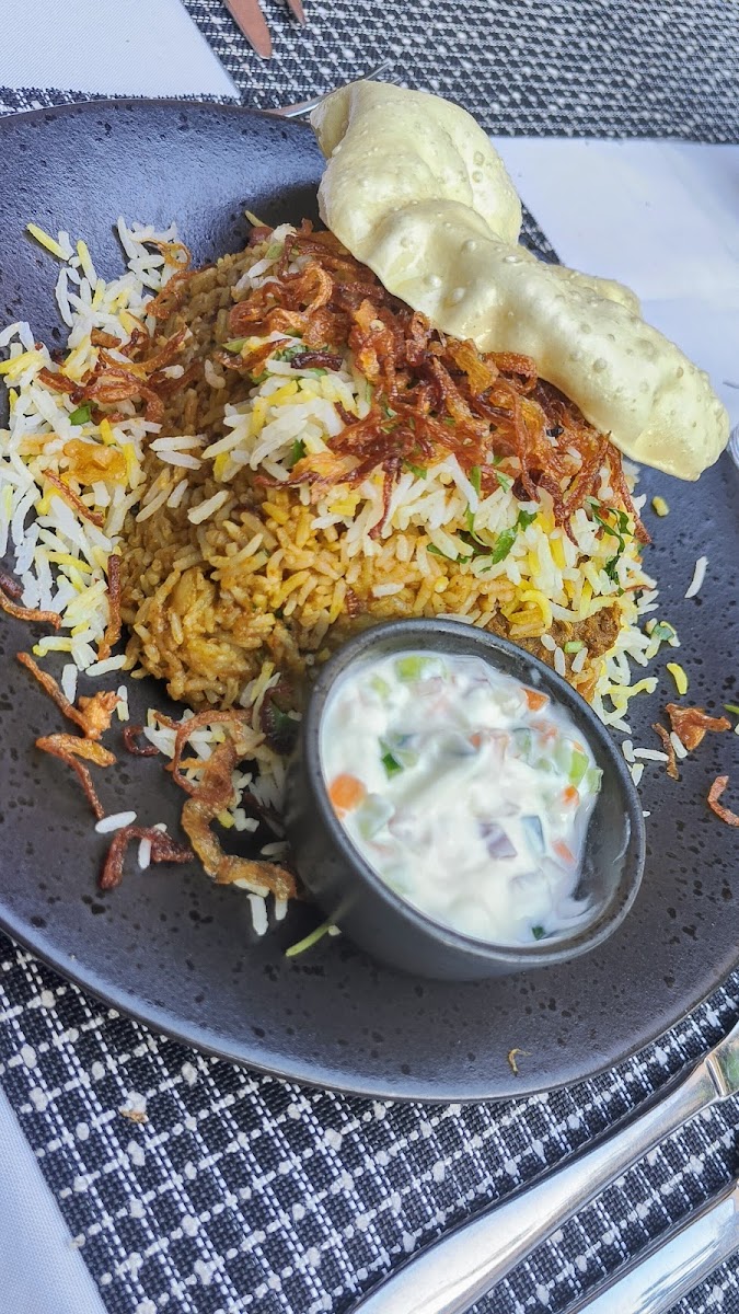 Kalimambo Pub, Indian Restaurant, and Grill - Photo 9