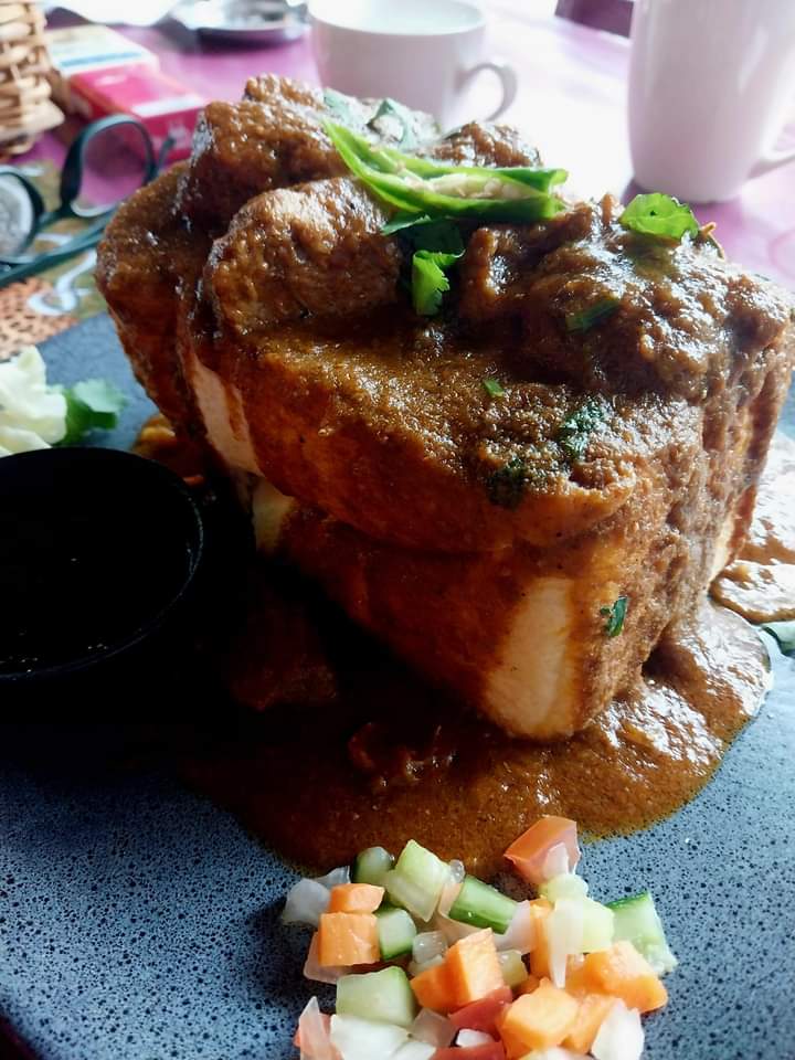 Kalimambo Pub, Indian Restaurant, and Grill - Photo 4