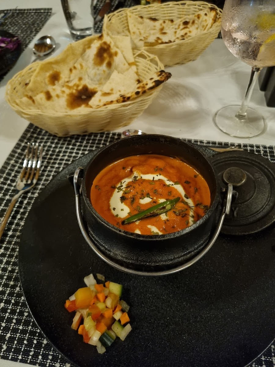 Kalimambo Pub, Indian Restaurant, and Grill - Photo 7