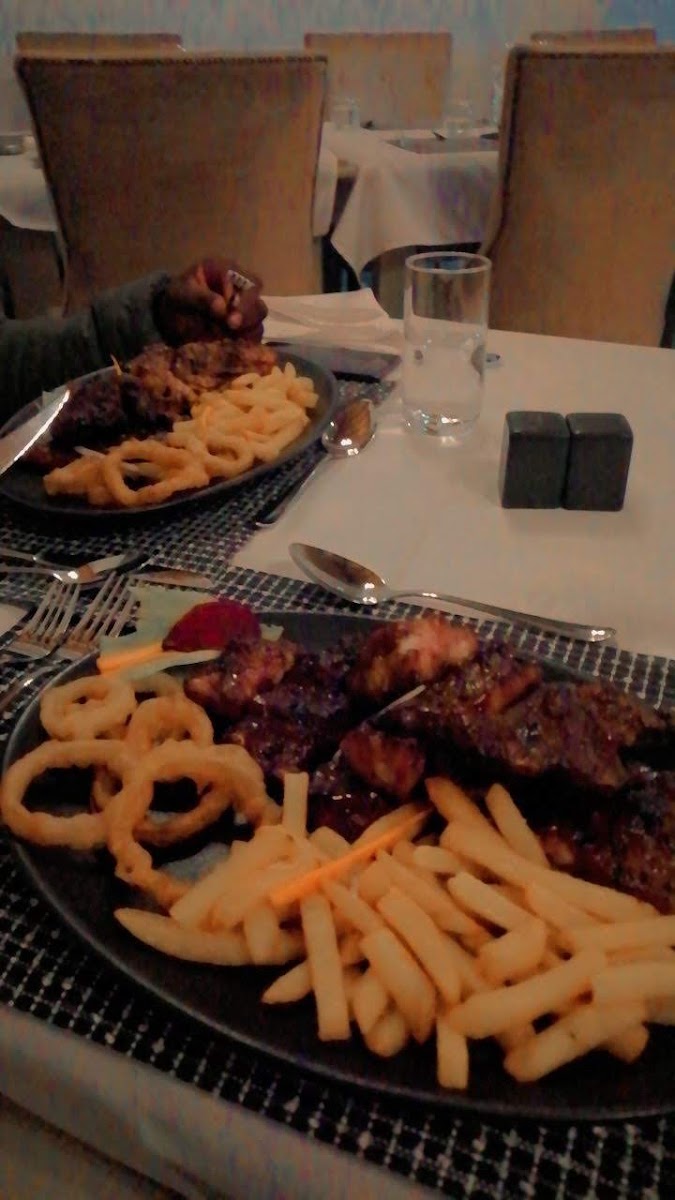 Kalimambo Pub, Indian Restaurant, and Grill - Photo 8