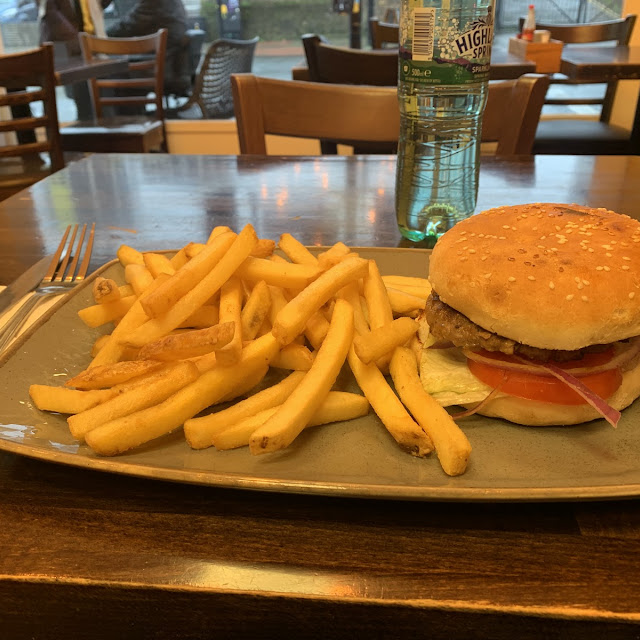 Cheeseburger with Fries