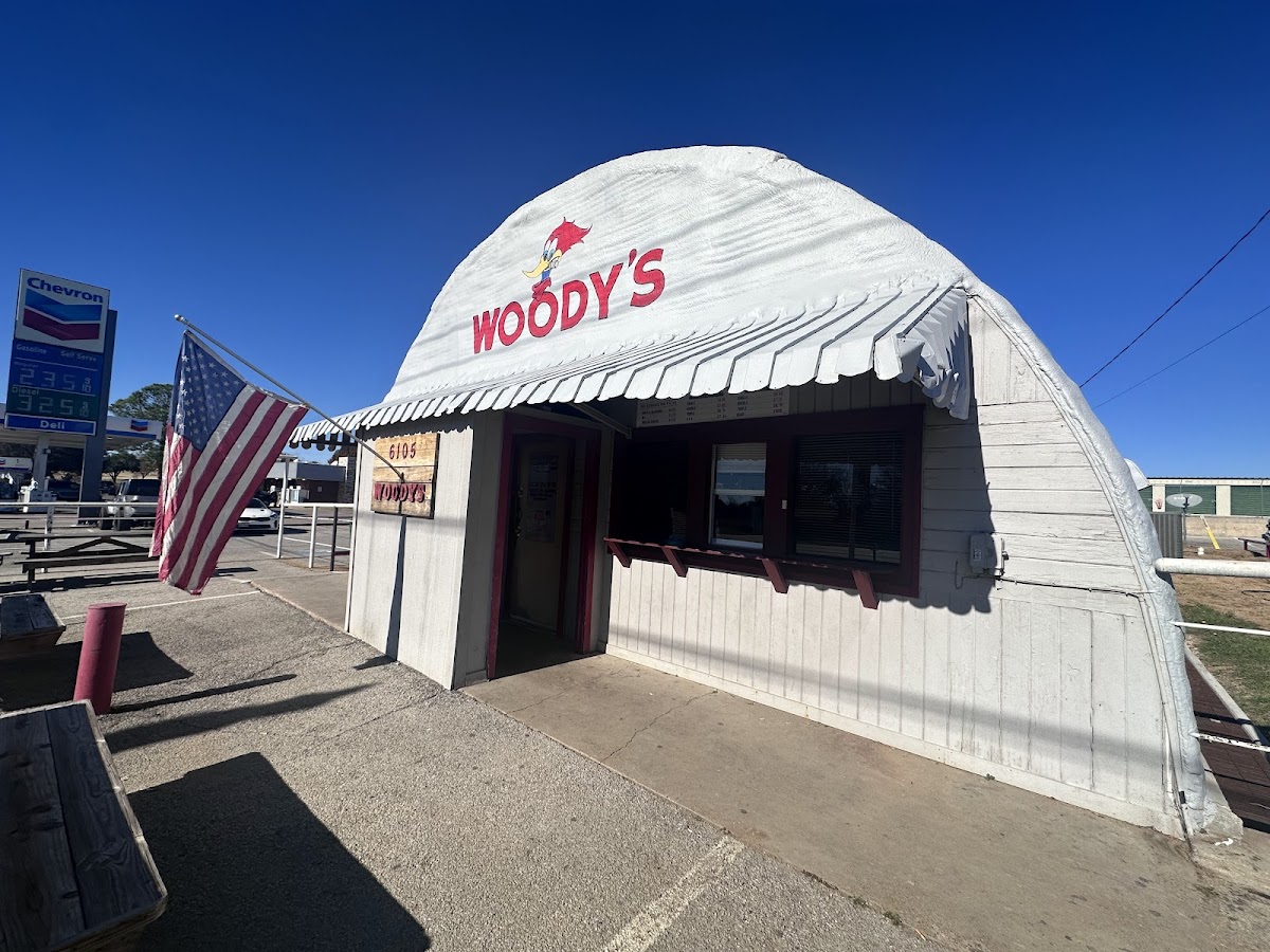 Woody's Bar & Grill - Photo 2
